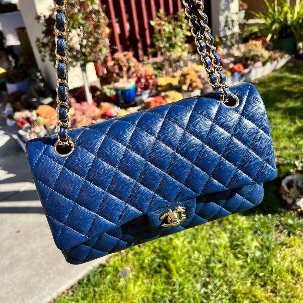 Chanel Cavier 17b medium flap
